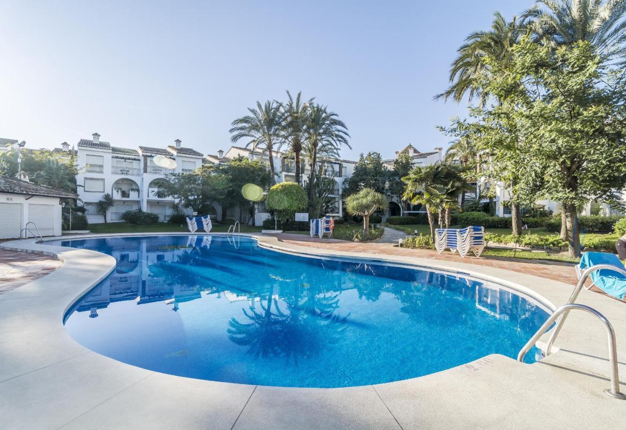 Hb - Comfortable Beachfront Holiday Apartment Estepona Exterior foto