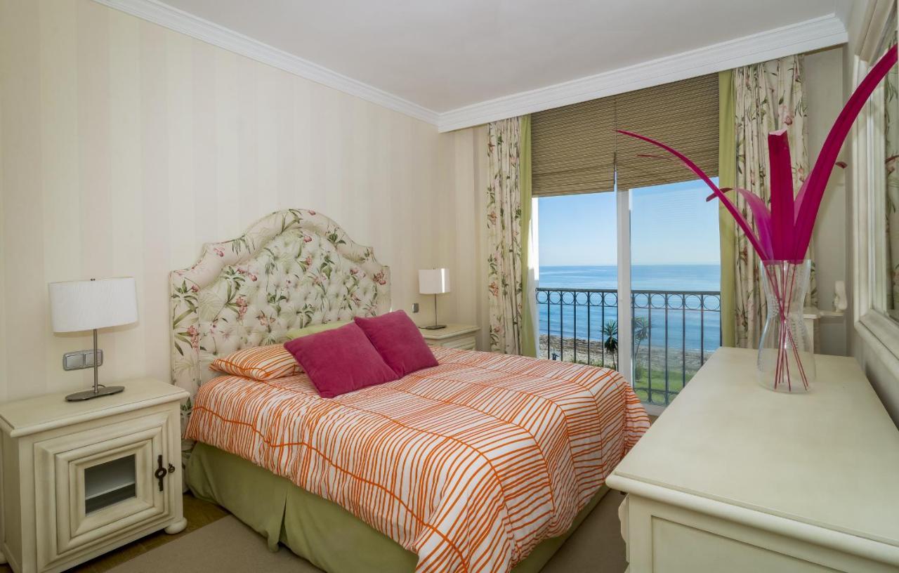Hb - Comfortable Beachfront Holiday Apartment Estepona Exterior foto